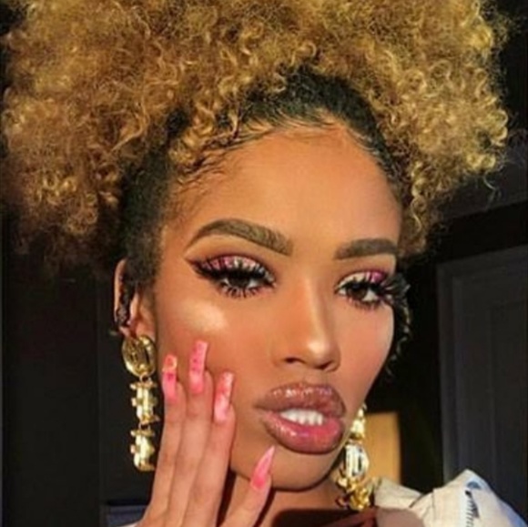 Hello and Welcome, I'm Grysi - Picture 1 of 1